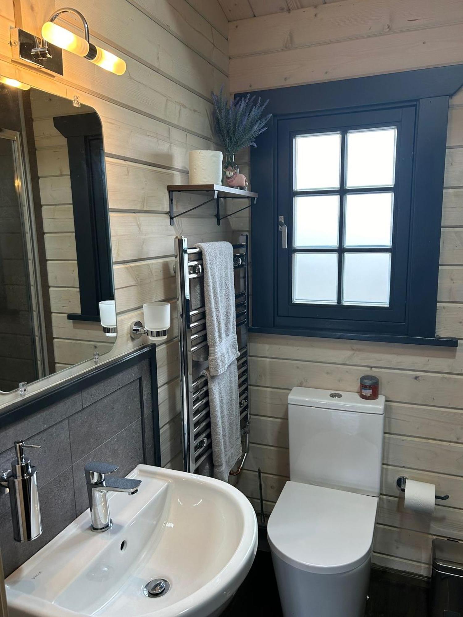 Little Rock Retreat Log Cabin With Hot Tub Castletown Gheoghegan Kültér fotó
