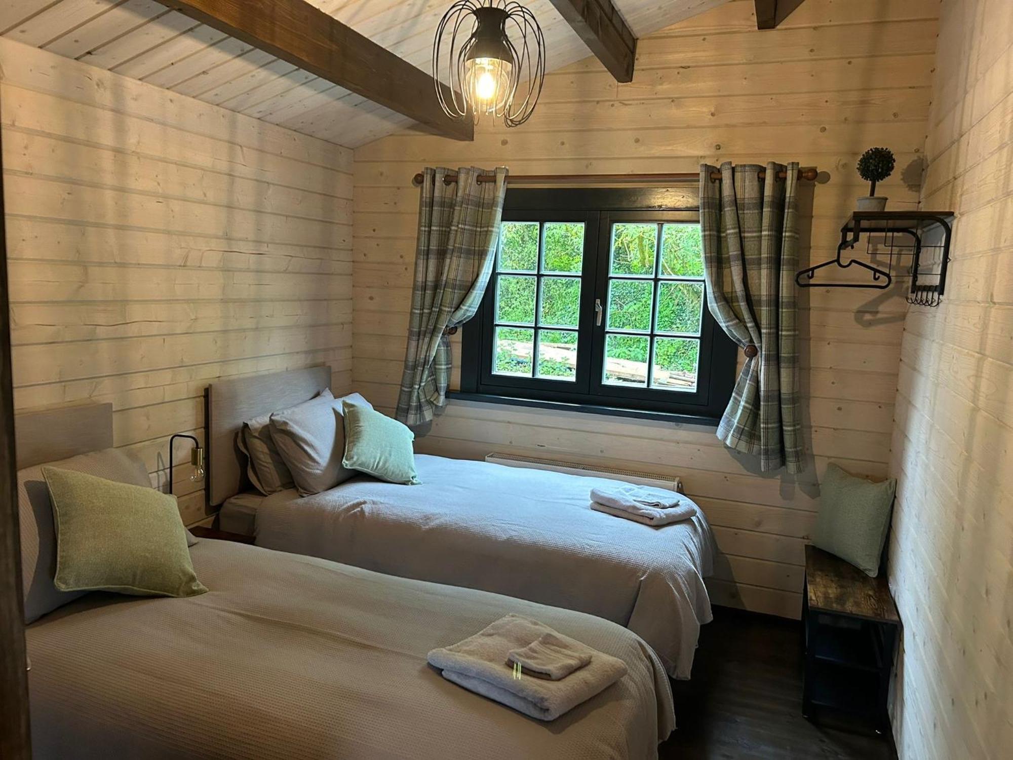 Little Rock Retreat Log Cabin With Hot Tub Castletown Gheoghegan Kültér fotó