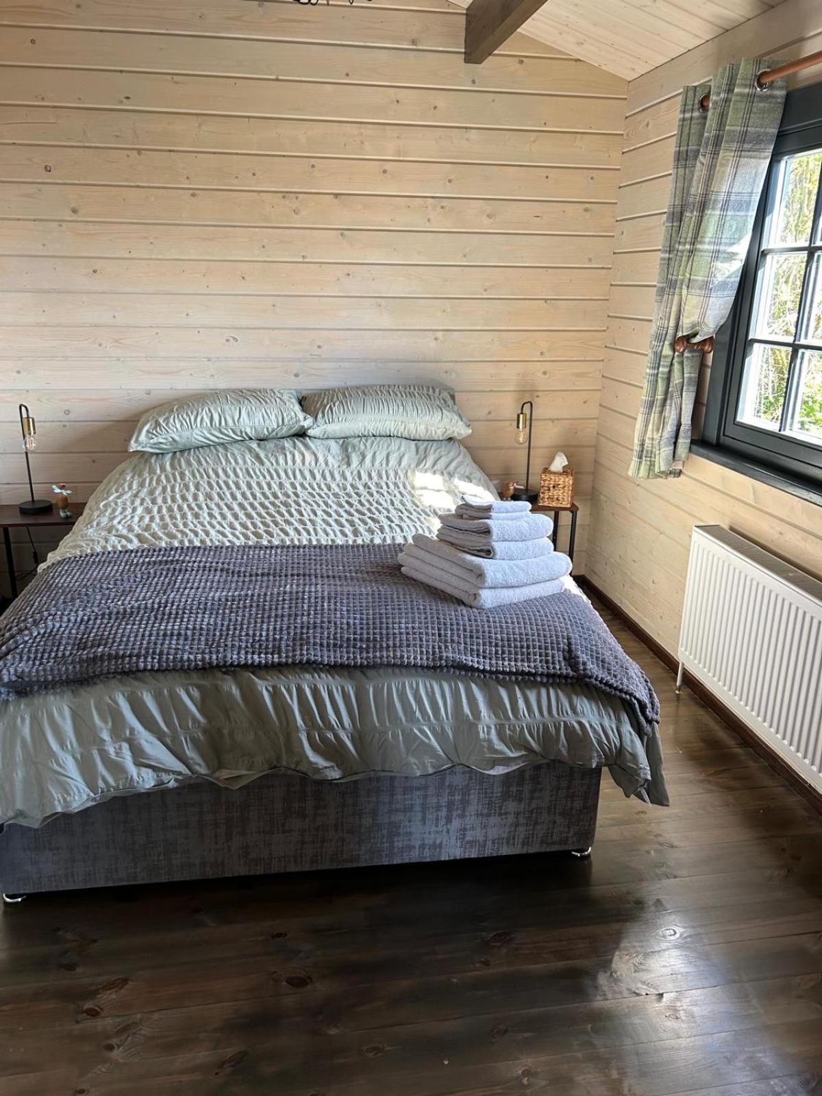 Little Rock Retreat Log Cabin With Hot Tub Castletown Gheoghegan Kültér fotó
