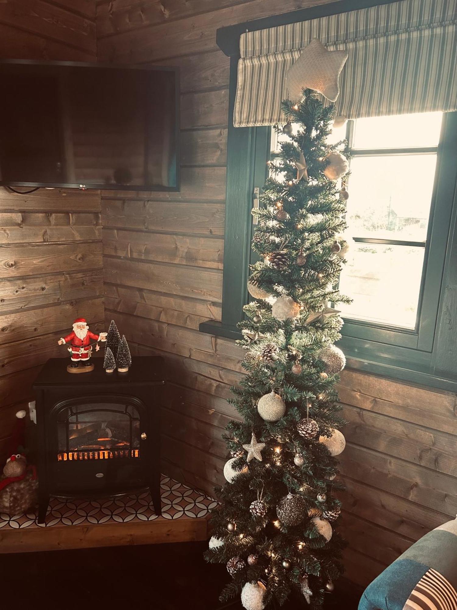 Little Rock Retreat Log Cabin With Hot Tub Castletown Gheoghegan Kültér fotó